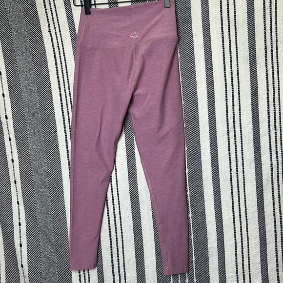 Beyond Yoga Caught in the Midi High Rise Leggings - Picture 4 of 4